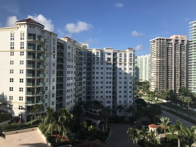 Photo - 19900 E Country Club Dr Unit 1020