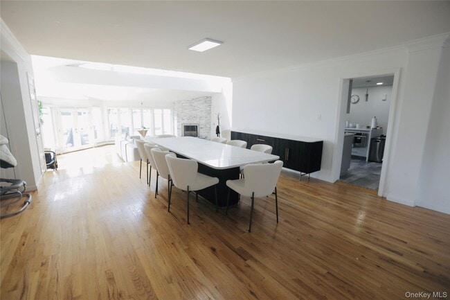 Photo - 4488 Merrick Rd