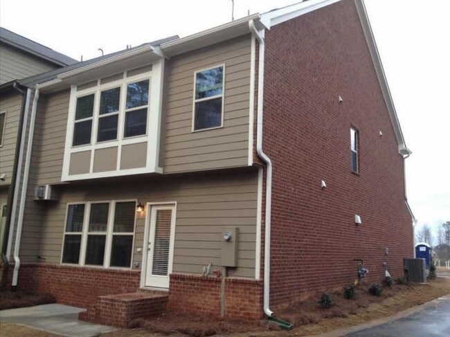 Photo - 2100 Greencrest Cir