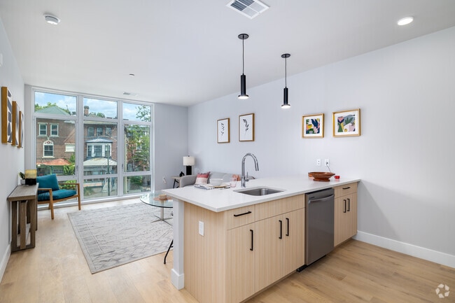 1BR, 1BA - 656SF - Kitchen/Living Room