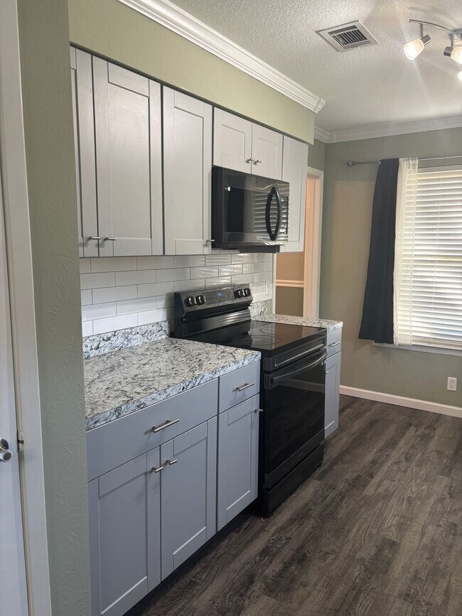 Photo - Remodeled 3/2/2 with Lots of Square Footage!