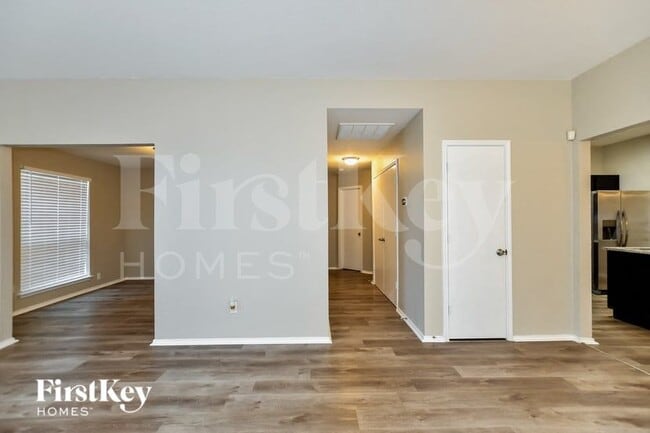 Photo - 1519 Cedarcrest Cir