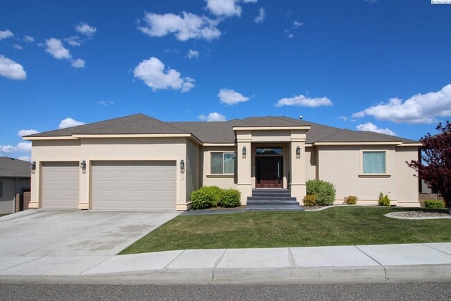 Building Photo - 4 bed, 4 bath home in Kennewick