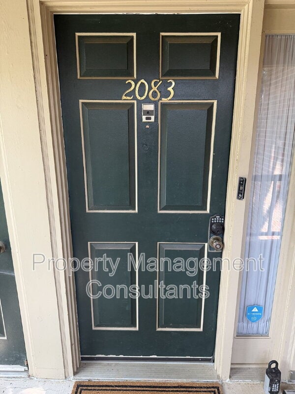 Photo - 2083 Woodlawn Dr SW
