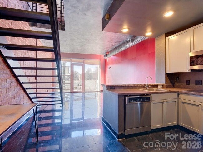 Photo - 710 W Trade St Unit 312