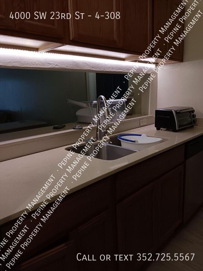 Photo - 4000 SW 23rd St