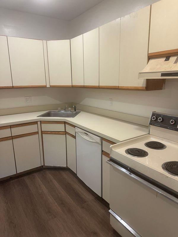 Photo - 136 Maple Ave Unit B