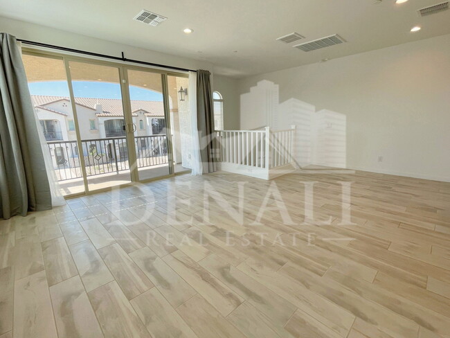 Photo - 784 S Hawk Ln