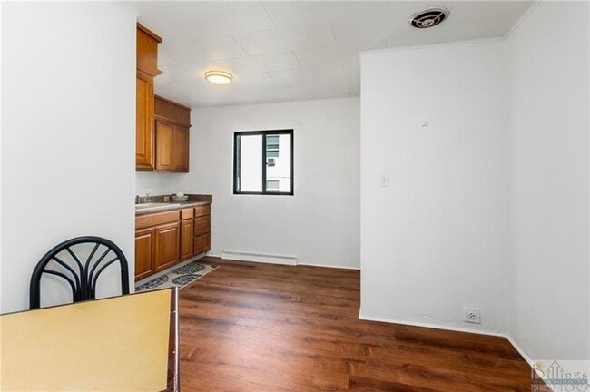 Photo - 824 Avenue C