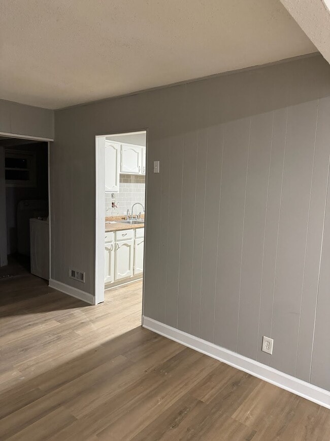 Photo - 7601 E 108th St