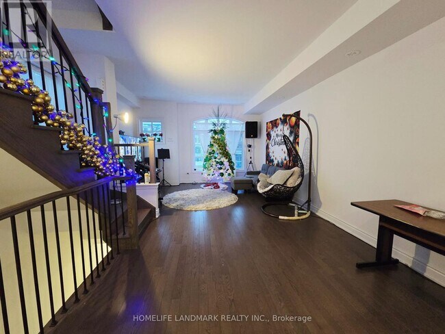 Photo - 35 Lunar Cres