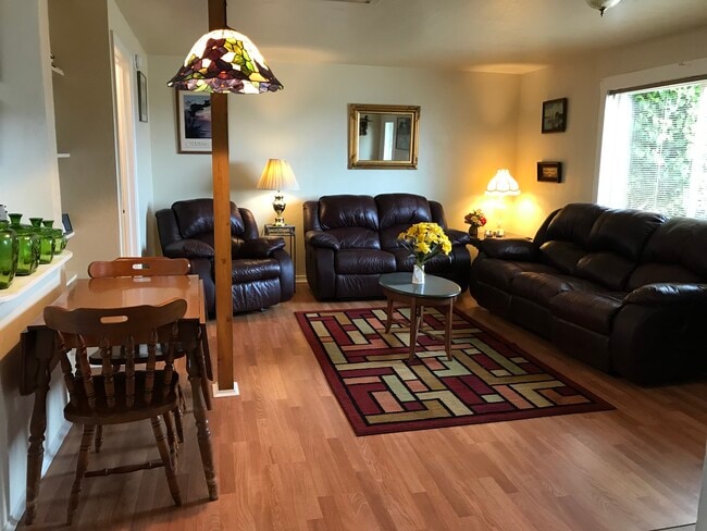 Photo - 1213 Barclay Ln