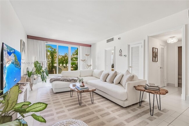 Photo - 5001 Collins Ave Unit 1K