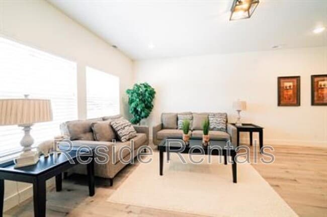 Photo - 220 Spring Creek Pkwy