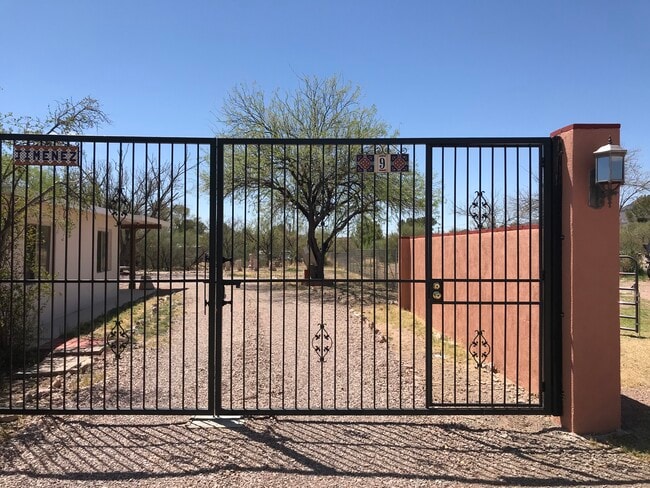 3 bedroom and 2 bathroom fireplace - 9 Jimenez Ln House Unit 9