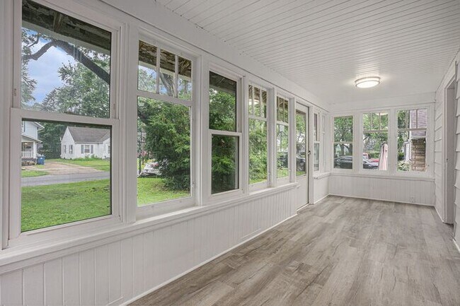 Photo - Fully Renovated 3 bed 2 bath home - Ask about our security deposit alternative!