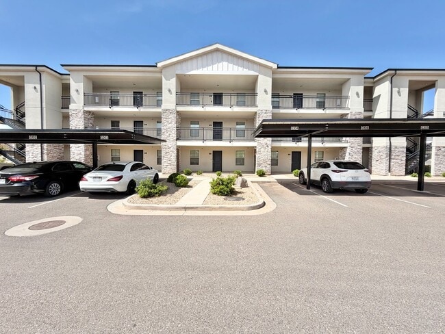 Building Photo - 2 Bed Lone Rock Condo!