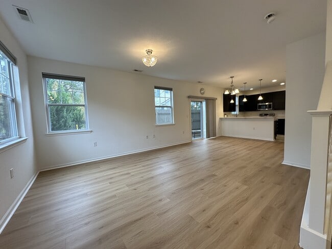 Photo - 2802 Rowling Wy