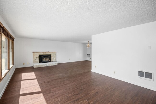 Photo - 806 S Adams Rd