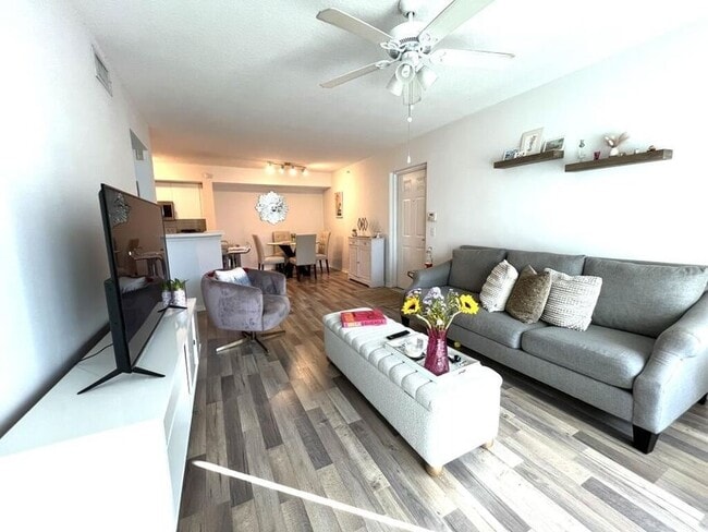 Building Photo - 713 Villa Cir Unit 713