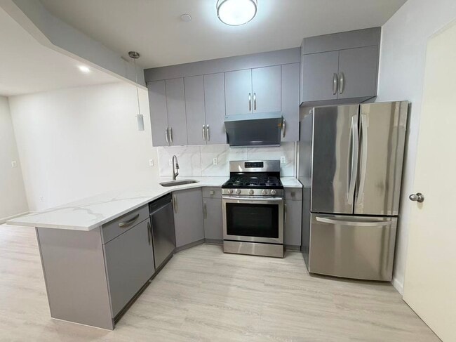 Photo - 42-22 Crescent St Unit 3B