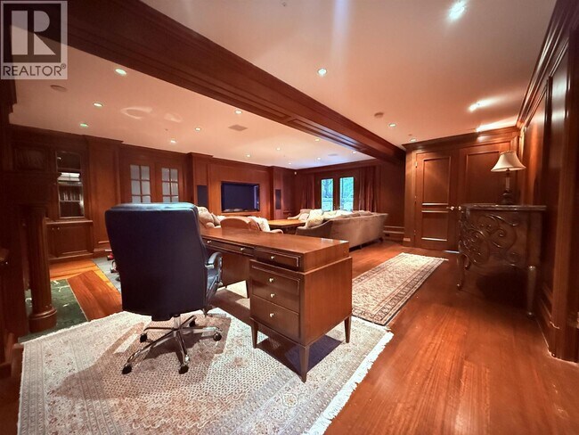 Photo - 3637 Pine Cres