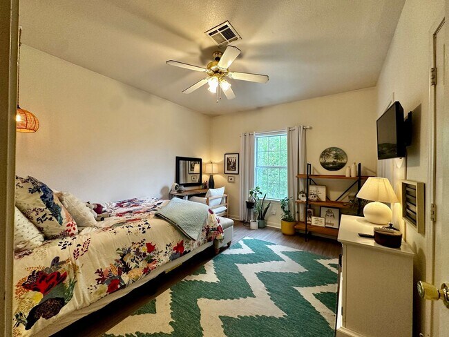 Photo - 4/4 Duplex Near Baylor!