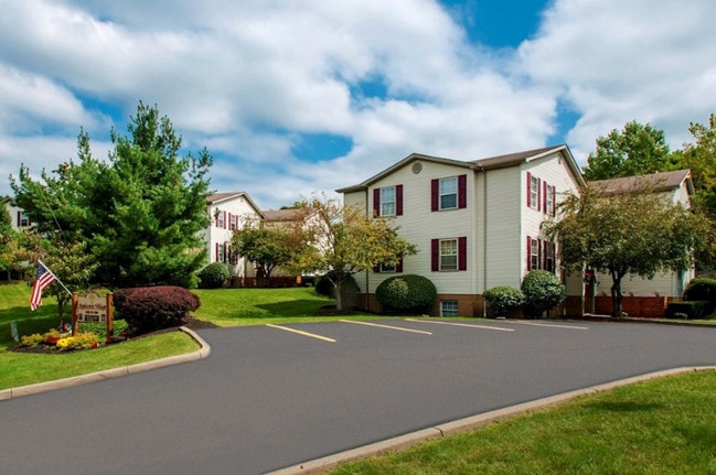 Applecrest Village Apartments