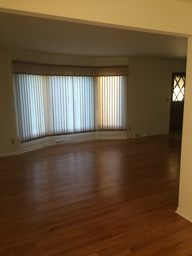 Building Photo - 3543 S 79th St Unit 3541