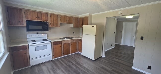 Photo - 413 W High St