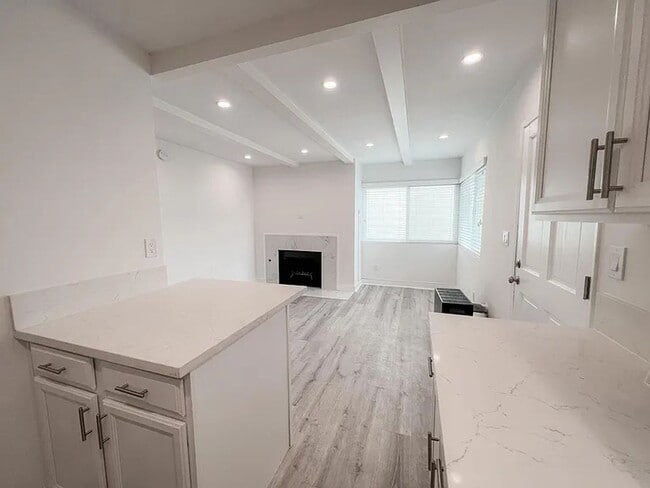 Photo - Luxury 1  Bedroom Ocean View Apartment wal...