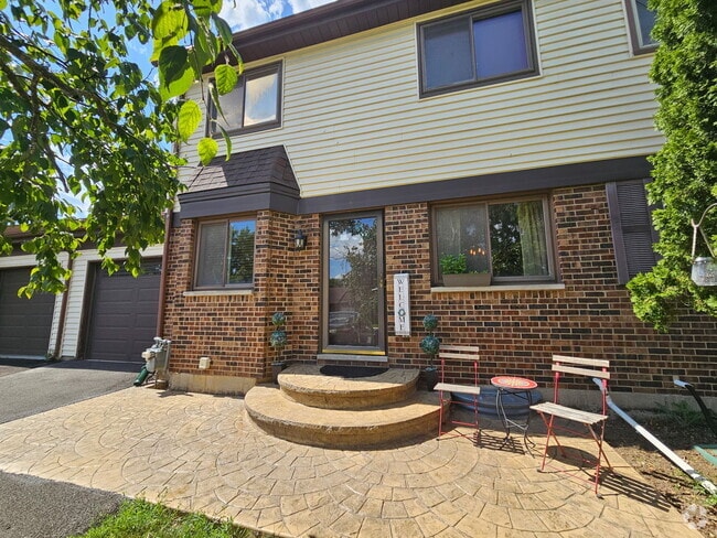 Building Photo - 23W434 Greenbriar Dr Rental