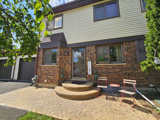 Photo - 23W434 Greenbriar Dr Townhome