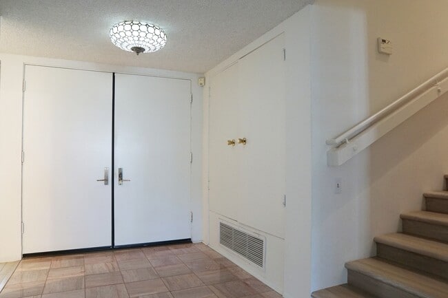 Photo - 1460 Hillview Cove