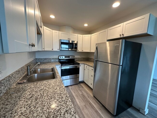 Photo - Newer 4 bedroom 2 1/2 bath Duplex Unit In Lebanon