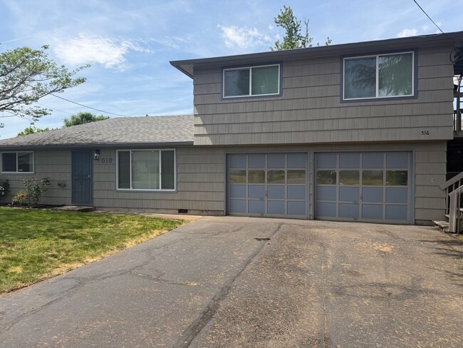 Photo - Updated 2 bedroom 1 bath duplex!