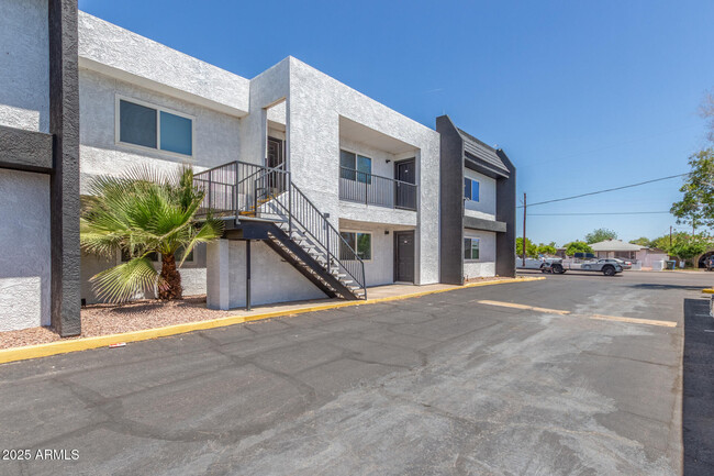 Photo - 1822 N 32nd St Apartment