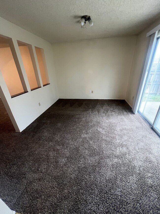 Photo - 1426-1426 E Poplar St Unit 1422 E Poplar