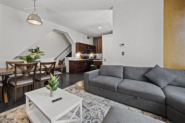 Photo - 160 E Berkeley St Unit ID1240309P