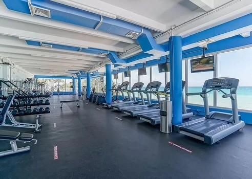 Photo - 5401 Collins Ave Unidad 612