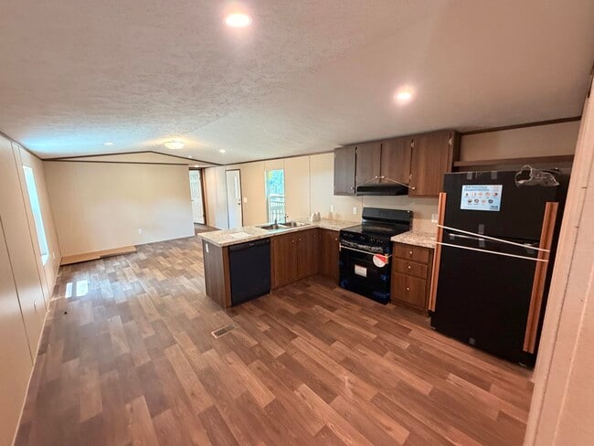 Photo - 621 Live Oak St