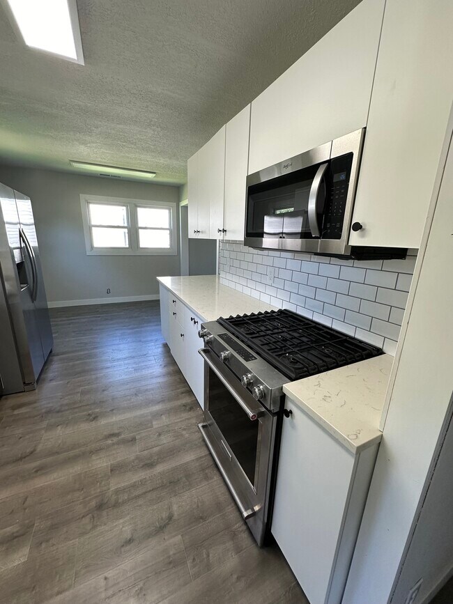 Kitchen - 240 W 8th Ave