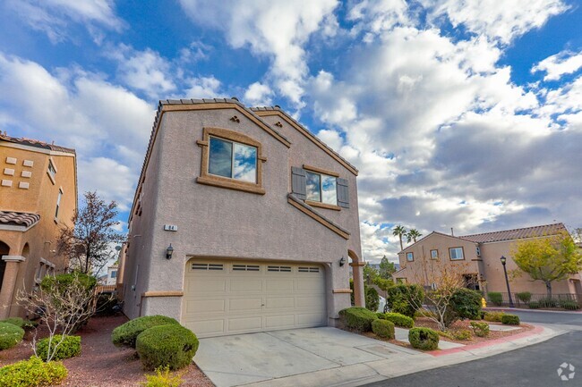 Building Photo - Beautifully Updated 4 Bedroom Home In Doub...