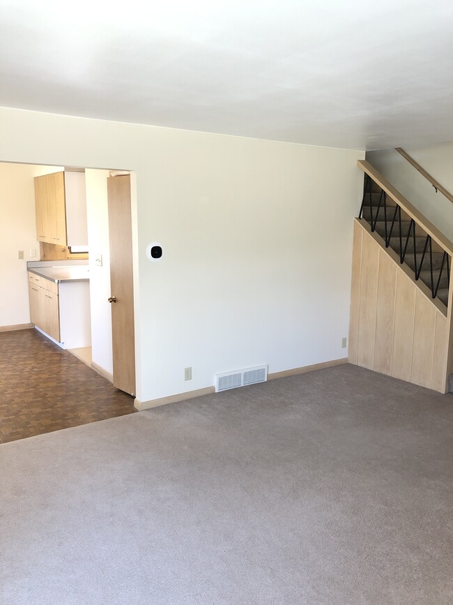 Living Room & Dining room - 8747 Parkview Ct