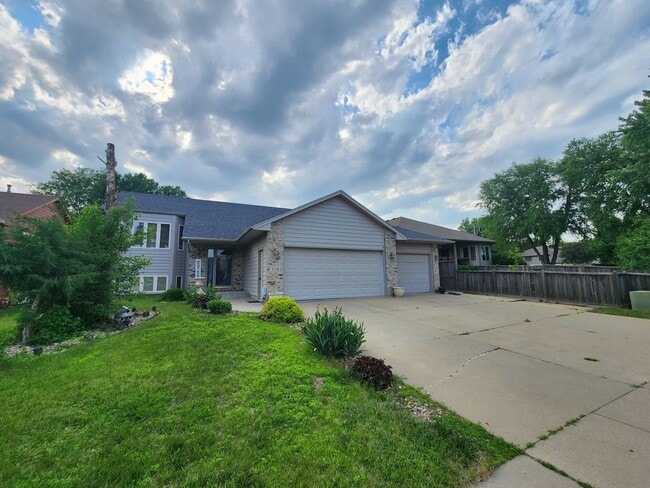5bd 3ba Available in Eastern Sioux falls - 5bd 3ba Available in Eastern Sioux falls House