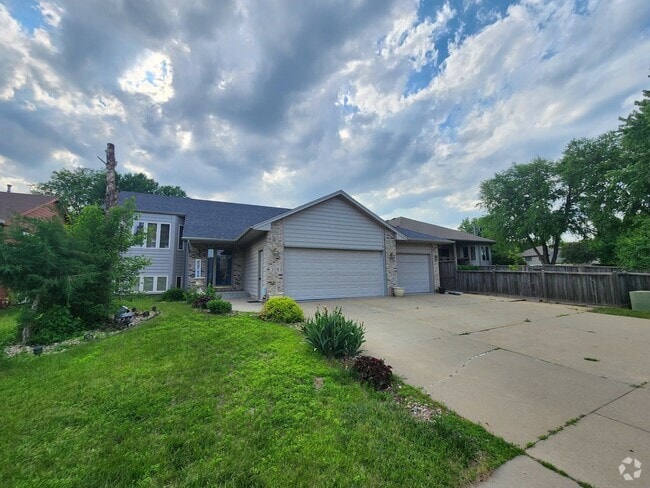 Building Photo - 5bd 3ba Available in Eastern Sioux falls Rental