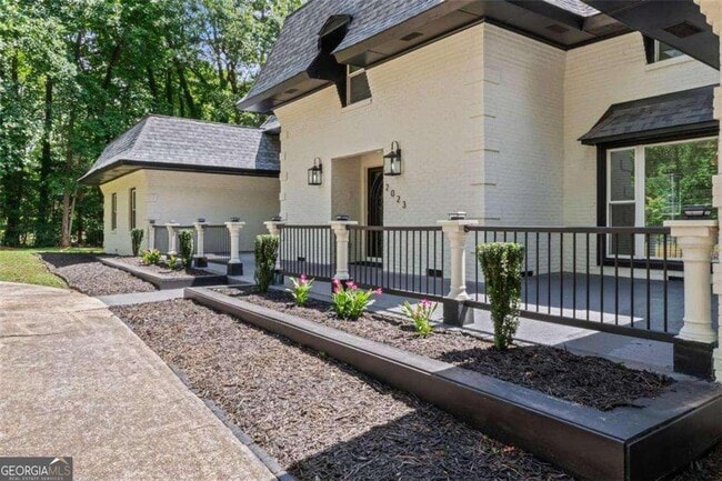Photo - 2023 Stoneleigh Dr