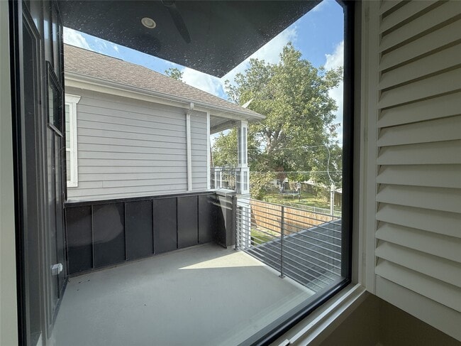 Photo - 1015 E 27th St