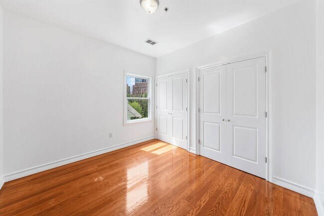 Photo - 239 Baldwin Ave Unit 2