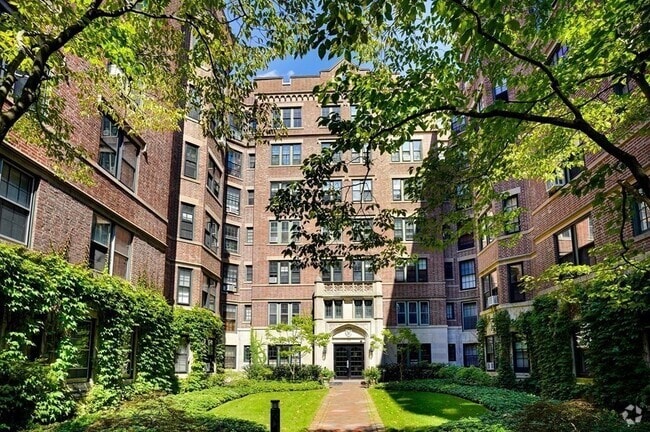 Building Photo - 988 Memorial Dr Unit 387 Rental